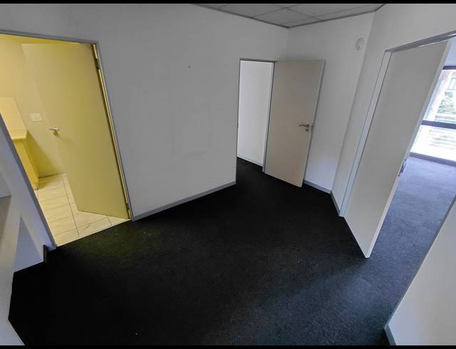 279M² OFFICE TO LET IN BRYANSTON